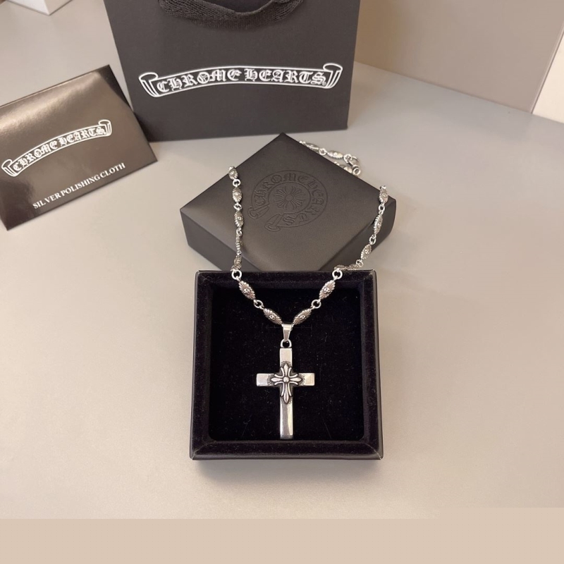 Ch**me He**ts necklaces